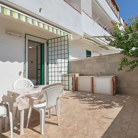 Lelia Appartement *